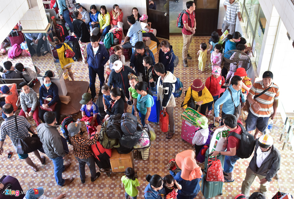 Nước mắt ngày chia ly sau kỳ nghỉ Tết